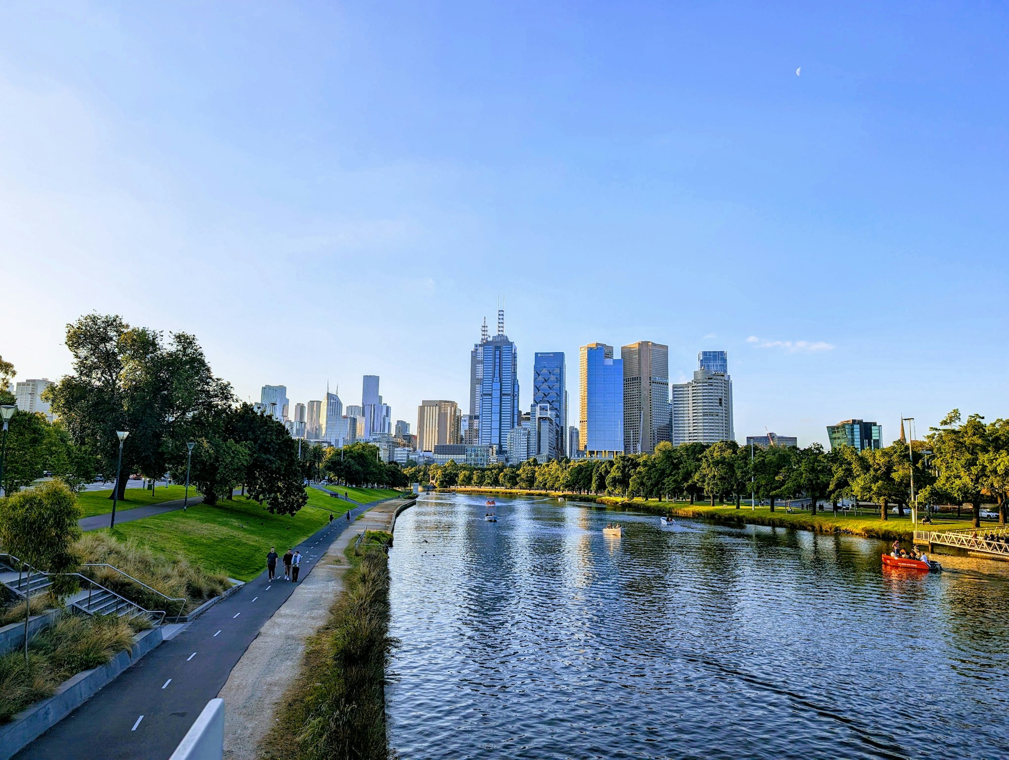 Melbourne skyline reflecting in the Yarra River
