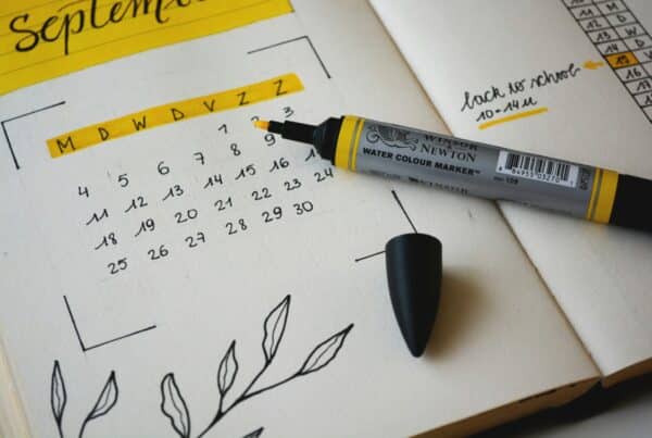Paper calendar and planning on a desk