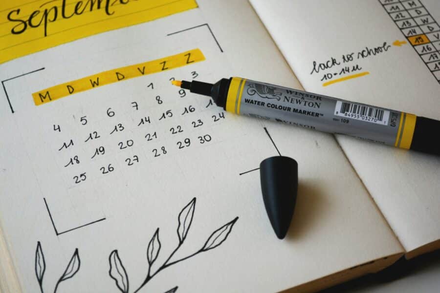 Paper calendar and planning on a desk